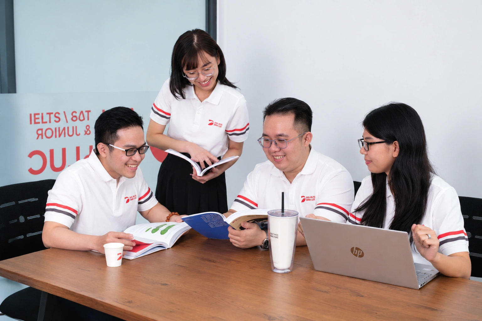 4 gương mặt IELTS 9.0 livestream giải đáp vướng mắc khi học tiếng Anh